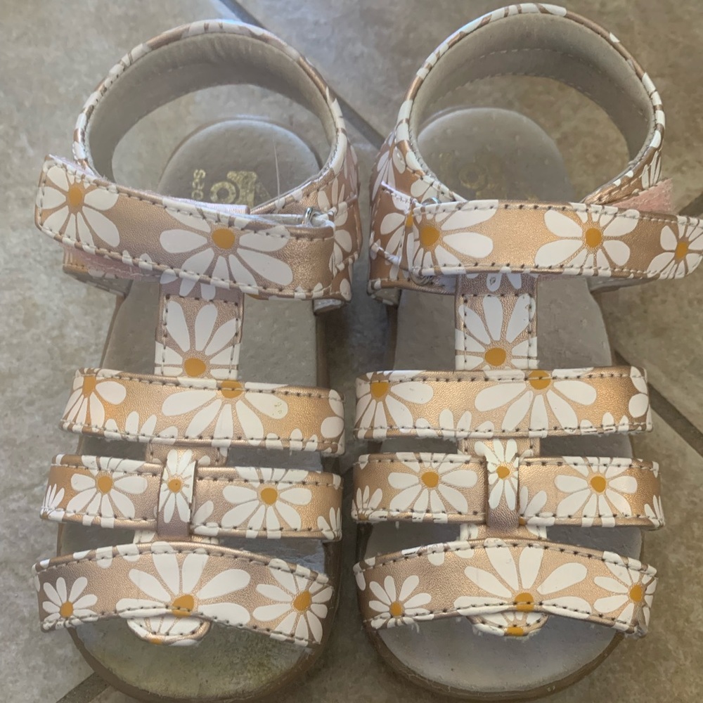 Like new. See Kai Run toddler girl shoes. 9.5